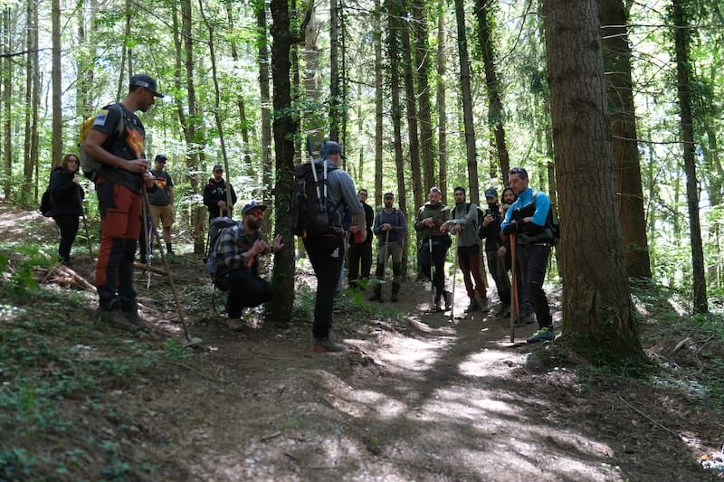 Costruire sentieri, vivere il bosco